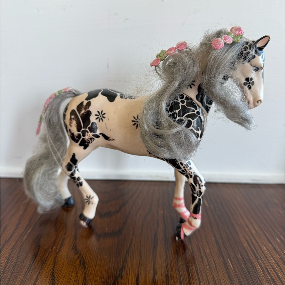 Bella Sara Flora 2009 Jakks Pacific Horse mom toy‎ figure